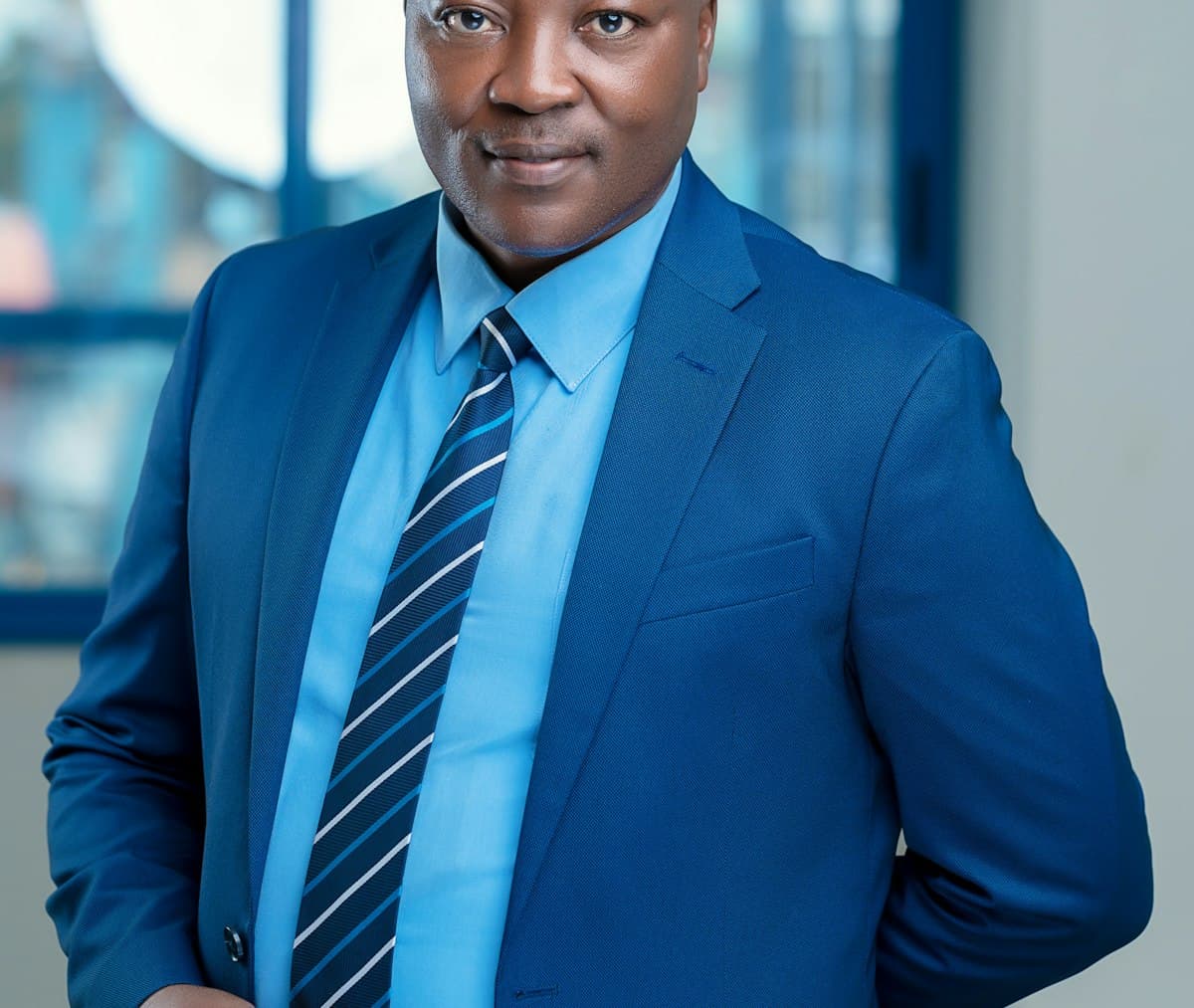 Man in a blue shirt and tie dressed for a salaried office job